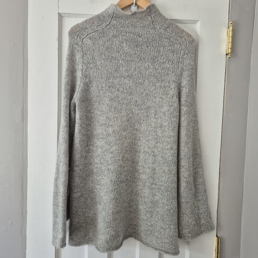 Aritzia Golden By TNA Gray Mockneck Knit Sweater Sz M - Picture 7 of 11
